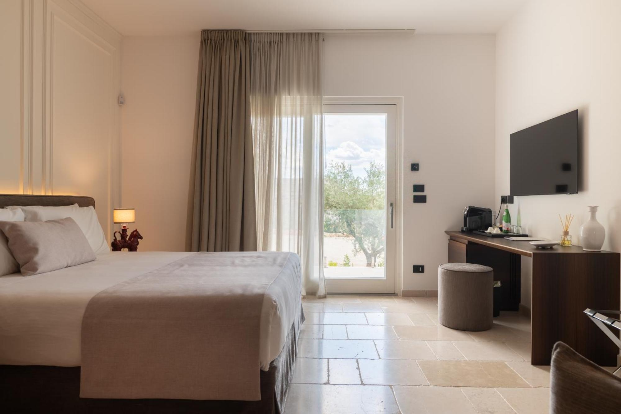 Essenza Relais Contemporaneo Bed and Breakfast Cisternino Εξωτερικό φωτογραφία